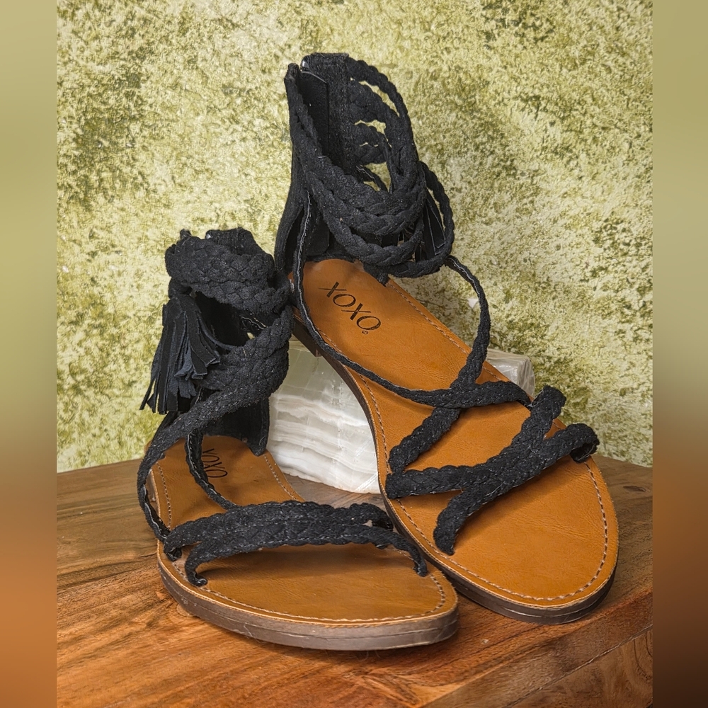 XOXO 'Cancun' Women's Black Leather Braided Short Gladiator Sandals